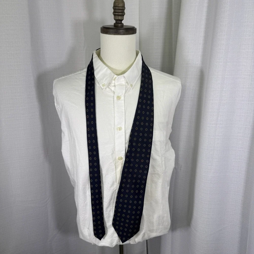 Ermenegildo Zegna 100% Silk Tie Medallion Floral Rosette Navy Blue Made in Italy